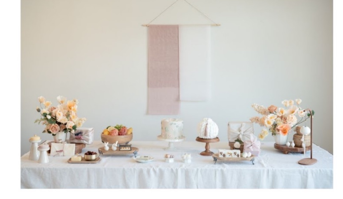 A beautifully styled celebration table by Hana Dohl Set